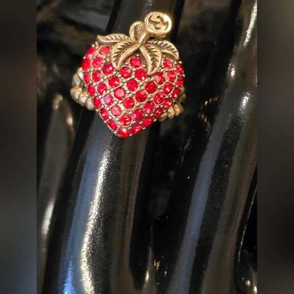 Gucci 18kgo Elegant Red Strawberry Ring - Picture 2 of 10